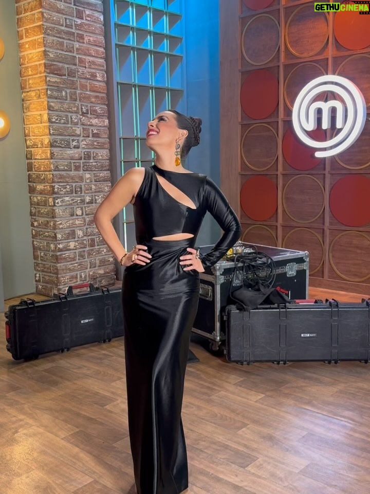 Claudia Lizaldi - 3.6K Likes - Recordando mis looks favoritos de @masterchefmx cuál es el que más amaste tú… ✨🌺