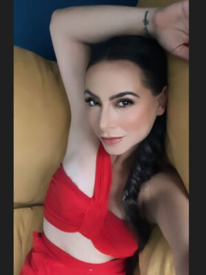 Claudia Lizaldi Instagram - Amando la hermosa vida ❤️