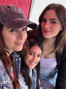Actress Claudia Lizaldi HD Photos and Wallpapers September 2025