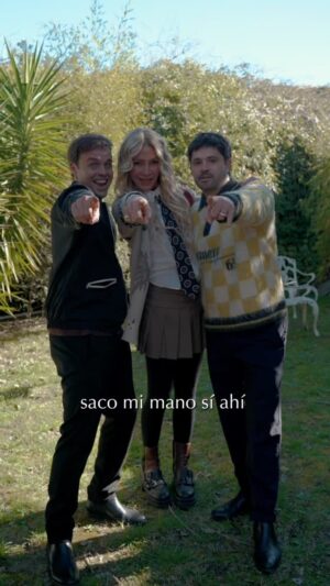Cris Morena Instagram - Cada vez falta menos para los shows en el Movistar Arena y quien mejor para invitarlos que @bycrismorena ✨❤️
Y esten ATENT@S al canal de YouTube de Cris Morena que se viene una sorpresa 😋🤭
Quedan las últimas entradas para el 24 de Septiembre!
🎟️ movistararena.com.ar
Mas info en el link de nuestro perfil
Cami, Benja y Feli🫶🏻
#errewaytour2025 #erreway #felicolombo #camibordonaba #benjarojas