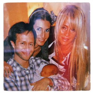 Cris Morena Instagram - Hoy es el día que cumplís 15 maravillosos años, un momento muy especial !!!❤️🙌
Es tiempo de soñar en grande , desplegando las alas de tu imaginación que cada vez crecen más… que tus ojos brillen y miren el mundo con esa inmensa curiosidad tan tuya que siempre va por más… mi gran lector , poeta de mundos , luminosos y potentes , curioso soñador, entusiasmado , apasionado!!!
Que tu luz te llene el alma, FELIZ VIDA mi amor !!! Feliz cumpleaños INTI, rey ☀️ sol!
Por siempre te abrazooo
Te amooo‼️
Abu Titi❤️🙌🎂