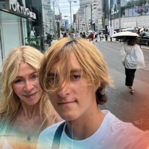Cris Morena Instagram - Hoy es el día que cumplís 15 maravillosos años, un momento muy especial !!!❤️🙌
Es tiempo de soñar en grande , desplegando las alas de tu imaginación que cada vez crecen más… que tus ojos brillen y miren el mundo con esa inmensa curiosidad tan tuya que siempre va por más… mi gran lector , poeta de mundos , luminosos y potentes , curioso soñador, entusiasmado , apasionado!!!
Que tu luz te llene el alma, FELIZ VIDA mi amor !!! Feliz cumpleaños INTI, rey ☀️ sol!
Por siempre te abrazooo
Te amooo‼️
Abu Titi❤️🙌🎂