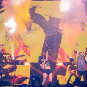 Cris Morena Instagram - Les mostramos solo un poco de la FIESTA que fueron los dos primeros Movistar Arena en Argentina 🥹🇦🇷
✨2/9✨
Estamos increíblemente agradecidos con todos ustedes por permitirnos volver de esta manera a casa🫶🏻❤️
Nos vemos el 3 y el 4 de Septiembre en el Movistar Arena para seguir disfrutando juntos 🪩
ATENT@S! Mañana sale la preventa de:
29/9 BUENOS AIRES - MOVISTAR ARENA
7/11 SANTA FE - CLUB UNION
9/11 ROSARIO - METROPOLITANO
6/12 TUCUMAN - CENTRAL CORDOBA
13/12 CORDOBA - PLAZA DE LA MUSICA
🎫 BUENOS AIRES: Entradas a la venta el lunes 1/9 a las 16hs en www.movistararena.com.ar
🎫 INTERIOR:
TUCUMAN Y CORDOBA: Preventa Naranja X el lunes 1/9 a las 12hs.
Venta general el martes 2/9 a las 12hs. Por @mundoticket_
ROSARIO: Preventa Naranja X el lunes 1/9 a las 12hs. Venta general el martes 2/9 a las 12hs. Por @turboentrada
SANTA FE: Preventa Naranja X el Miércoles 3/9 a las 12hs.
Venta general el Jueves 4/9 a las 12hs. Por @mundoticket_
Cami, Benja y Feli🫶🏻
📸 @chuleval SIEMPRE
#errewaytour2025 #camibordonaba #benjarojas #felipecolombo #erreway