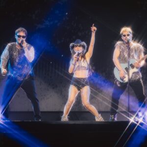 Cris Morena Instagram - Les mostramos solo un poco de la FIESTA que fueron los dos primeros Movistar Arena en Argentina 🥹🇦🇷
✨2/9✨
Estamos increíblemente agradecidos con todos ustedes por permitirnos volver de esta manera a casa🫶🏻❤️
Nos vemos el 3 y el 4 de Septiembre en el Movistar Arena para seguir disfrutando juntos 🪩
ATENT@S! Mañana sale la preventa de:
29/9 BUENOS AIRES - MOVISTAR ARENA
7/11 SANTA FE - CLUB UNION
9/11 ROSARIO - METROPOLITANO
6/12 TUCUMAN - CENTRAL CORDOBA
13/12 CORDOBA - PLAZA DE LA MUSICA
🎫 BUENOS AIRES: Entradas a la venta el lunes 1/9 a las 16hs en www.movistararena.com.ar
🎫 INTERIOR:
TUCUMAN Y CORDOBA: Preventa Naranja X el lunes 1/9 a las 12hs.
Venta general el martes 2/9 a las 12hs. Por @mundoticket_
ROSARIO: Preventa Naranja X el lunes 1/9 a las 12hs. Venta general el martes 2/9 a las 12hs. Por @turboentrada
SANTA FE: Preventa Naranja X el Miércoles 3/9 a las 12hs.
Venta general el Jueves 4/9 a las 12hs. Por @mundoticket_
Cami, Benja y Feli🫶🏻
📸 @chuleval SIEMPRE
#errewaytour2025 #camibordonaba #benjarojas #felipecolombo #erreway