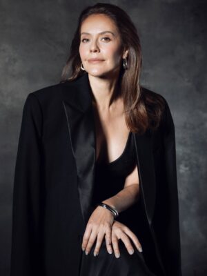 Cristina Umaña Instagram - DARK ELEGANCE 🖤
By @studiokapture
Styling: @mariajose_salazarbl
Makeup: @milecuellar_makeup