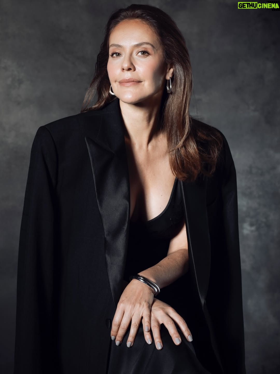 Cristina Umaña - 3 Likes - DARK ELEGANCE 🖤

By @studiokapture 

Styling: @mariajose_salazarbl 
Makeup: @milecuellar_makeup