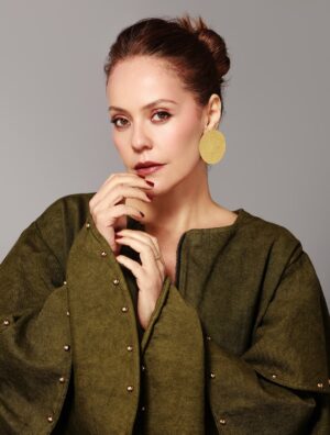 Cristina Umaña Instagram - Con los años me crecieron alas 🐦🔥
Foto: @gabrielcarvajalfoto ☄️☄️
Makeup and styling : @alejandrodcmakeup ❤️🔥