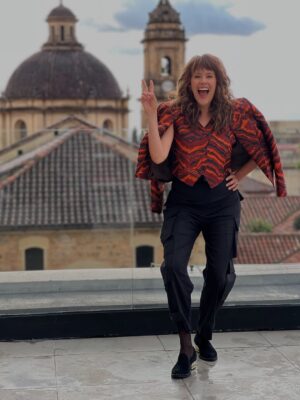 Cristina Umaña Instagram - Empieza esta fiesta del cine en el 2025.🎊🎊🎊 Gracias a todos los medios de comunicación y miembros de la academia que nos acompañaron el día de ayer.
Gracias @eneldelia por ser nuestros anfitriones de la noche y felicitaciones a todos los nominados! 👏🏼👏🏼👏🏼👏🏼
@academiacolcine
Anuncio nominados #PremiosMacondo2025
Look : @lauraaparicio_official
Maquillaje: @alejandrodcmakeup