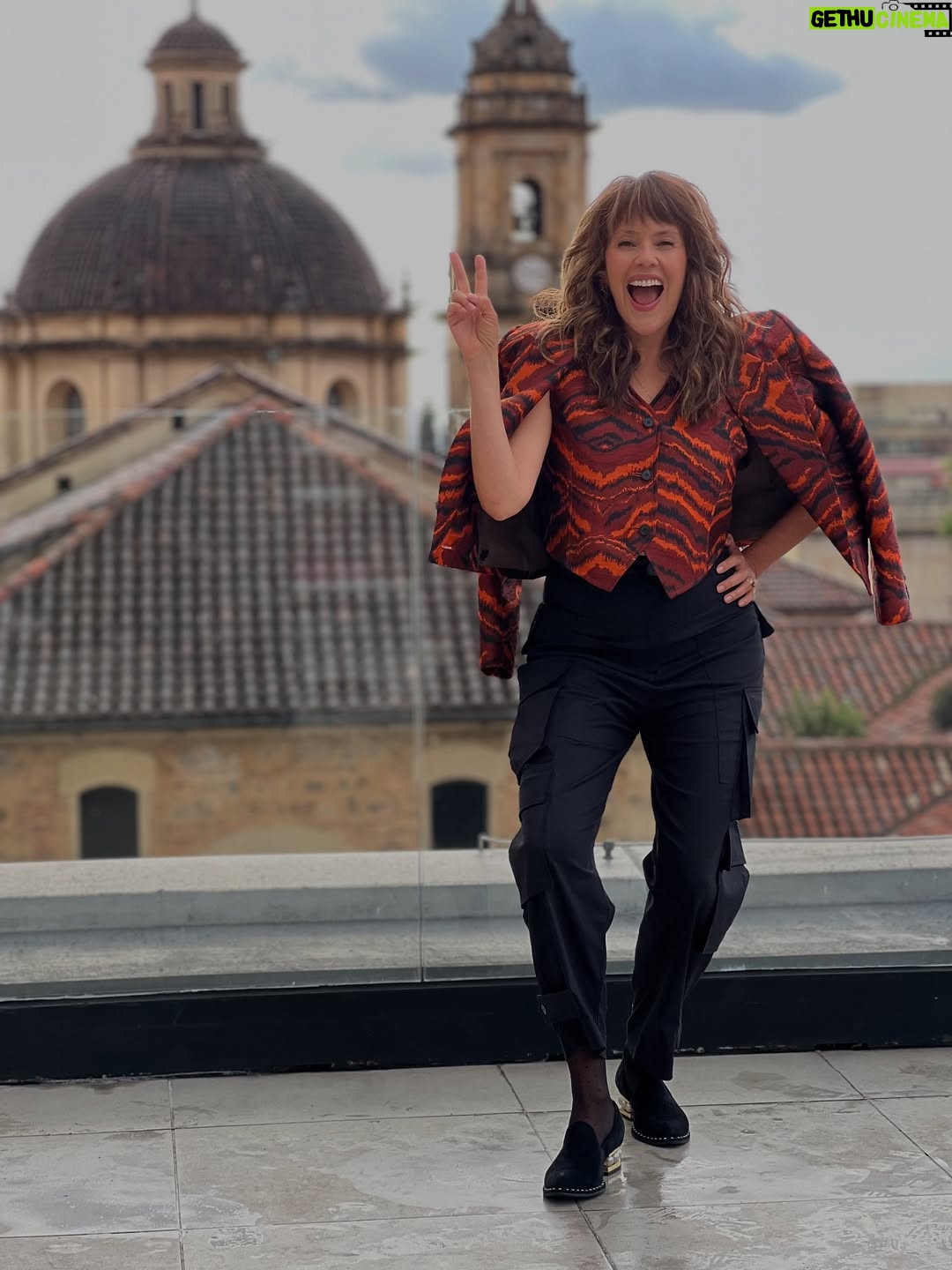 Cristina Umaña - 3 Likes - Empieza esta fiesta del cine en el 2025.🎊🎊🎊 Gracias a todos los medios de comunicación y miembros de la academia que nos acompañaron el día de ayer. 
Gracias @eneldelia por ser nuestros anfitriones de la noche y felicitaciones a todos los nominados! 👏🏼👏🏼👏🏼👏🏼
@academiacolcine 
Anuncio nominados  #PremiosMacondo2025 

Look : @lauraaparicio_official 
Maquillaje: @alejandrodcmakeup