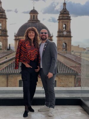 Cristina Umaña Instagram - Empieza esta fiesta del cine en el 2025.🎊🎊🎊 Gracias a todos los medios de comunicación y miembros de la academia que nos acompañaron el día de ayer.
Gracias @eneldelia por ser nuestros anfitriones de la noche y felicitaciones a todos los nominados! 👏🏼👏🏼👏🏼👏🏼
@academiacolcine
Anuncio nominados #PremiosMacondo2025
Look : @lauraaparicio_official
Maquillaje: @alejandrodcmakeup