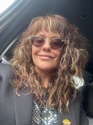 Cristina Umaña Instagram - Look nuevo, personaje nuevo 🥳🎊💥
Buenos díasssss