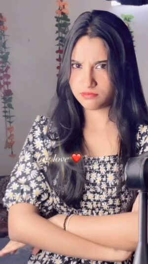 Cute Sona Instagram - Kitna wait kro….❤️ #reels #reelsinstagram #love #explorepage✨ #khushboofam #reelsfeelit #someon