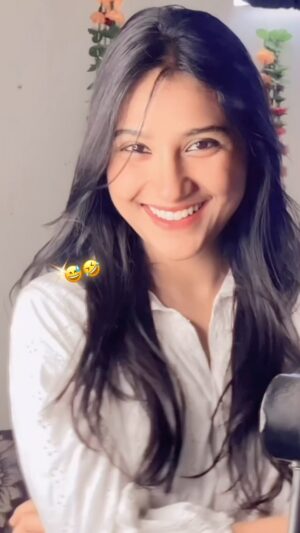 Cute Sona Instagram - Main kisi ka nhi fihaal 😅#reels #reelsinstagram #funny #explorepage✨ #comdey #khushboofam #reelsviralvideo #funnyvideos #reelsfeelit