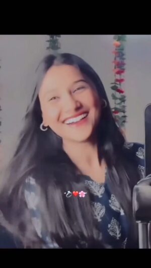 Cute Sona Instagram - Tum mano ya na mano ❤️🤌#reels #reelsinstagram #instamood #love #khushboofam #explorepage✨ #followforfollowback #someone #reelsfeelit