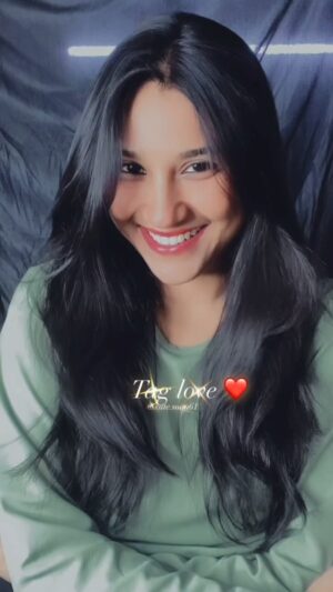 Cute Sona Instagram - Itne busy hote ho tum..💯❤️. #reels #reelsinstagram #love #explorepage✨ #khushboofam #followforfollowback #reelsfeelit