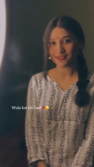 Cute Sona Instagram - Mujhe pyaar krne wala koi nhi h…🥺🥀 #reels #reelsi̇nstagram #sad #instagood #khushboofam #maa #viral #followforfollowback