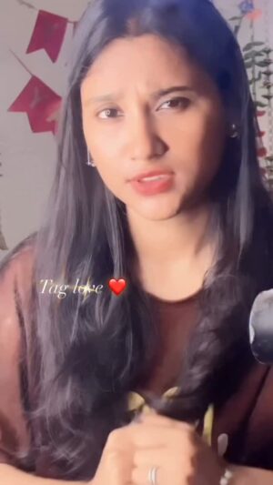 Cute Sona Instagram - Miss kr rhe ho na mujhe ❣️#reels #love #reelsinstagram #reelskarofeelkaro #reelsfeelit #someone #khushboofam