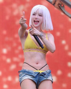 DJ SODA Instagram - 오늘 밤 9시 시흥 웨이브파크에서 만나요~🚿💦💙💛
📸 @_____.parksungki