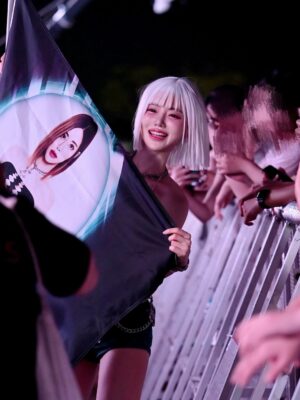 DJ SODA Instagram - 언제나 스마일 ^______^
You’re the reason I smile every day. 😊
Love you all so much 💖
📷 @_____.parksungki