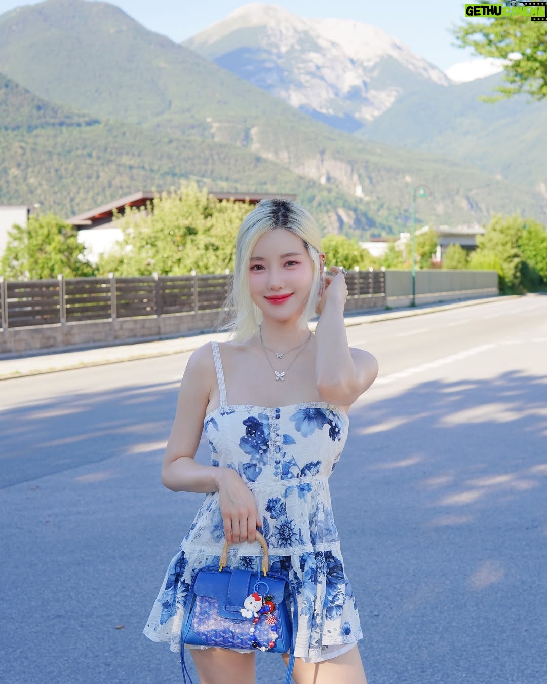 DJ SODA - 45.7K Likes - 조용하고 평화로운 곳에서 잘 쉬고 다시 힘내고 있어요. 응원해 주셔서 감사합니다! 🙏🏻🕊️💙🌿
I’m resting well in a quiet and peaceful place, recharging my energy. Thank you all for the support🙏🏻🕊️💙🌿
