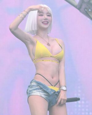 DJ SODA Instagram - 오늘 밤 9시 시흥 웨이브파크에서 만나요~🚿💦💙💛
📸 @_____.parksungki