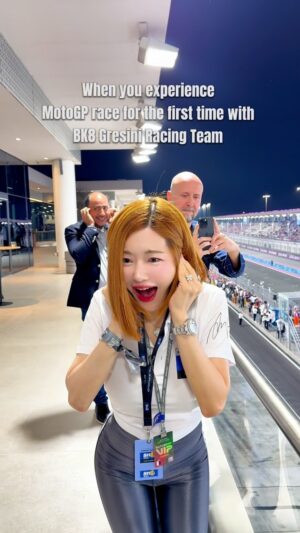 DJ SODA Instagram - 귀 터질 뻔 했어요!😱 No way!! I couldn’t believe how loud the engine was,, it was SO crazy! 🔊🏍️ I was seriously shocked! And the speed? Totally insane! ⚡️ Go BK8 @gresiniracing team
#motogp #qatargp #qatargp🇶🇦 #gresiniracing