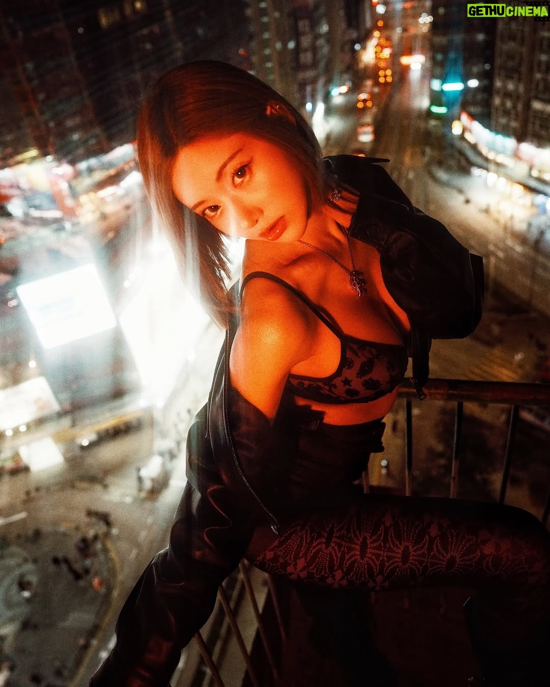 DJ SODA - 57.9K Likes - Fabulous night in HK 🖤✨
📷 @hiros_medias