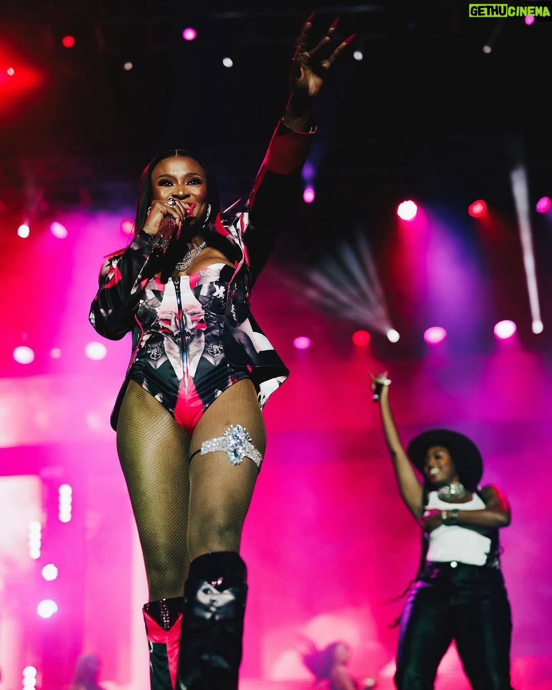DJ Zinhle - 150.4K Likes - Hey Bestie…. 🥹🥹🥹🥹🥹🥹
You really are my bestie! I am so grateful for your faith in me… WE DID IT BESTIE, thank you so much for showing up for me yesterday. I love you. 🙏🏾
See you next year.