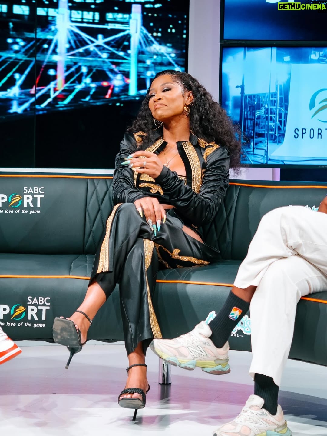 DJ Zinhle - 34K Likes - Fix your face Zinhle 🤣