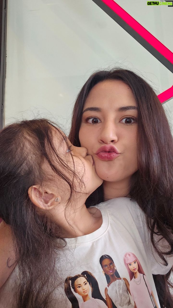 Dahlia Poland - 76.7K Likes - Gapapa ya kita begini dulu? #sunscreenbaby #moellskincarebaby