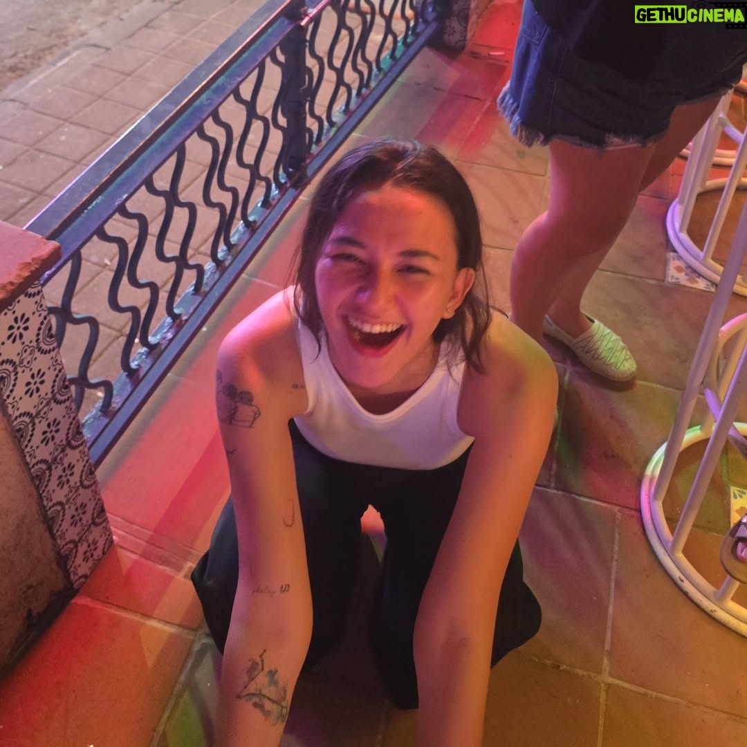 Dahlia Poland - 93.1K Likes - Im grateful for all the laughter i shared with these people💕💃