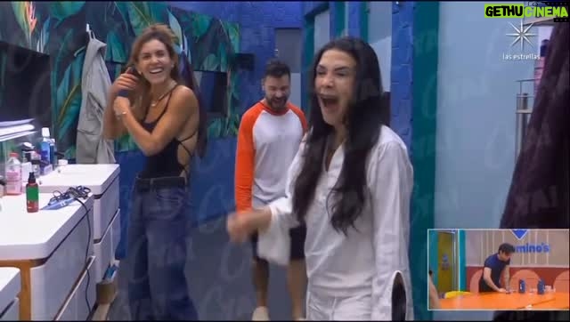 Dalilah Polanco - 12K Likes - ¡Shiky se burló de Dalilah por la forma en que camina!  @yosoyshiky @marcontrerasof @polancodalilah @michellevieth @lacasafamososmx #cuéntameloya