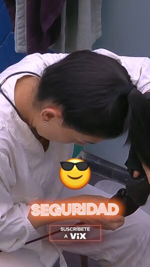 Dalilah Polanco Instagram - @polancodalilah se corta el cabello dentro de la casa y @yosoyshiky le ayuda.
Si quieres ver el momento COMPLETO, suscrĆbete ya a @vix y no te pierdas de nada con el 24/7 š„
#LaCasaDeLosFamososMx disponible tambiƩn en #LasEstrellas y #Canal5.