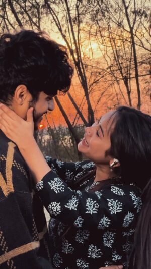 Damini Chauhan Instagram - Chlo na shadi kr lete hai❤️
@amanrajbhar_7 ❤️