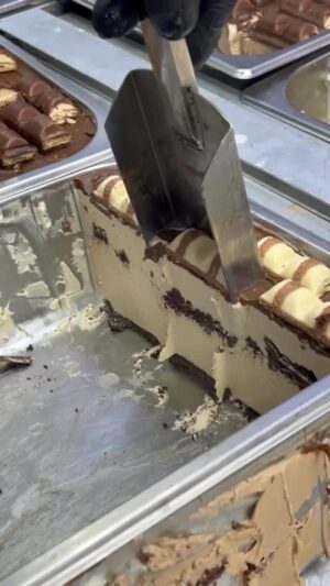 Dana Hamdan Instagram - #icecream🍦 #dessert #egypt #fyp #saudi #dana_hamdan #دانا_حمدان #jordan #iraq #مصر #qatar #uae #dubai #kuwait #lebanon #syria #morroco