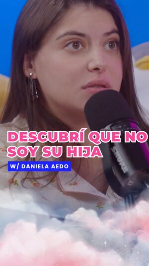 Daniela Aedo Instagram - Ojo de loca no se equivoca... y ojo de chamĆ”n siempre sabe dónde estĆ”n š®šļøāØ
IncreĆble cómo empezó este chisme tan intenso.
Si quieres saber cómo termina, no te pierdas el episodio 33 de la temporada 6 con @esamorramemama y @danielaaedomusica.
Ā”Ya disponible en YouTube de Noche de Chicxs! š„šŖ