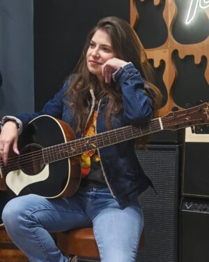 Daniela Aedo Instagram - Creo que es el sueño de todo músico ser artista oficial de una marca de instrumentos de la más alta calidad 🎸 🎶 y hoy ese sueño se cumplió para mí. Gracias queridos amigos de @tagimaoficial @tagimalatamoficial por hacerlo posible, orgullo brasileño 🇧🇷 y ahora mexicano 🇲🇽
¡Muito obrigada! #musica #music #guitar