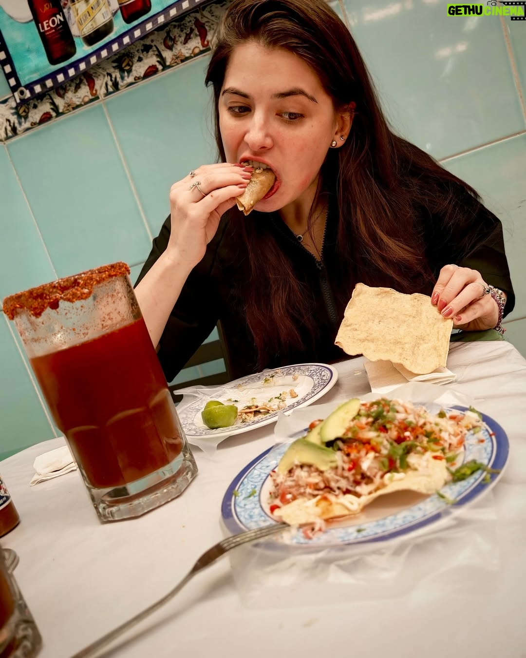 Daniela Aedo - 2.4K Likes - 🌮Quédate con quien te vea como yo veo a esta pescadilla 🐟 (quesadilla de pescado) 🫰