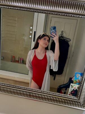 Daniela Aedo Instagram - Lucía, la fresita 🍓pronto en #vix 🎬📺🤳