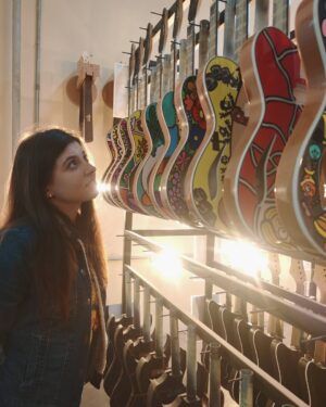 Daniela Aedo Instagram - Creo que es el sueño de todo músico ser artista oficial de una marca de instrumentos de la más alta calidad 🎸 🎶 y hoy ese sueño se cumplió para mí. Gracias queridos amigos de @tagimaoficial @tagimalatamoficial por hacerlo posible, orgullo brasileño 🇧🇷 y ahora mexicano 🇲🇽
¡Muito obrigada! #musica #music #guitar
