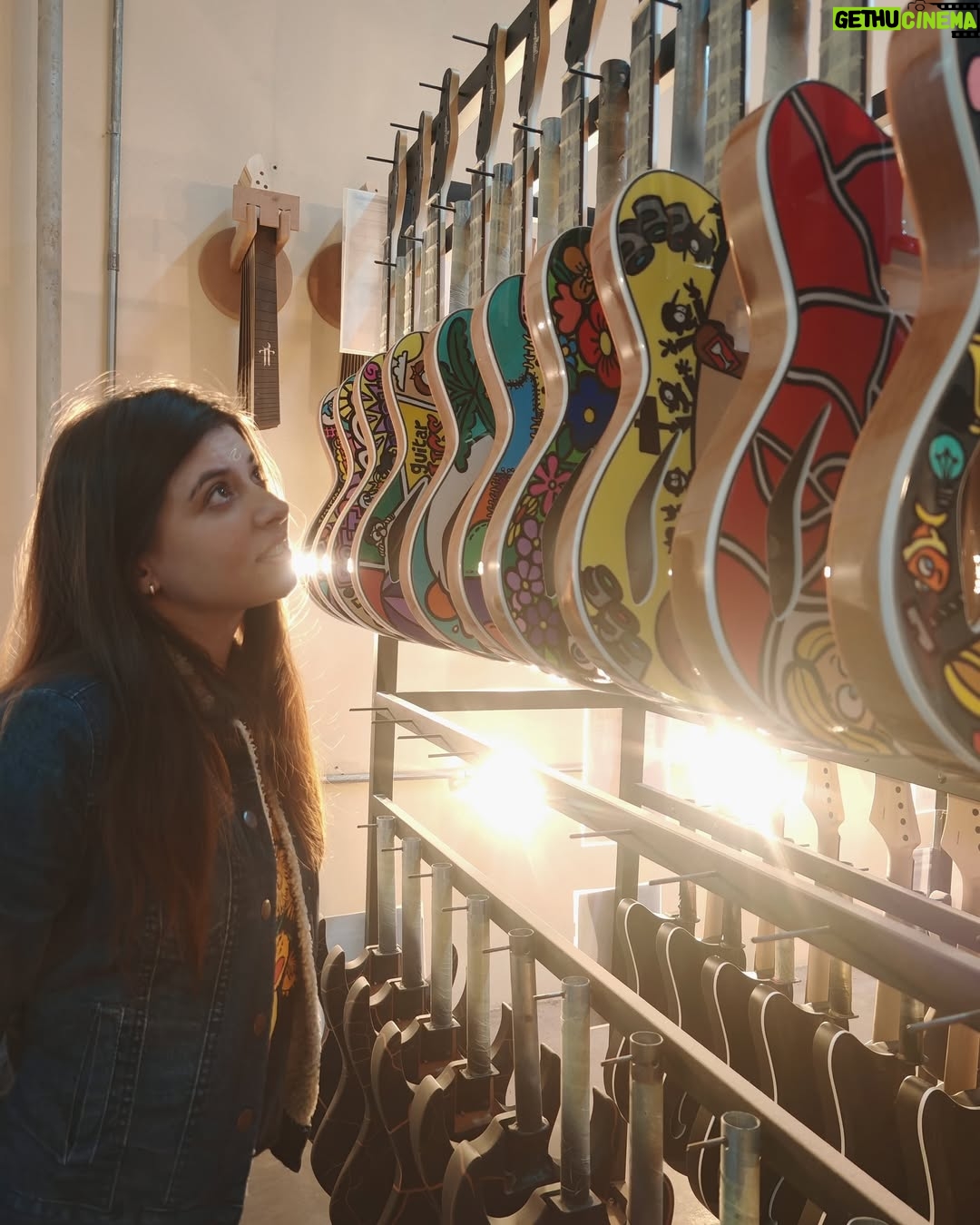 Daniela Aedo - 4.1K Likes - Creo que es el sueño de todo músico ser artista oficial de una marca de instrumentos de la más alta calidad 🎸 🎶 y hoy ese sueño se cumplió para mí. Gracias queridos amigos de @tagimaoficial @tagimalatamoficial por hacerlo posible, orgullo brasileño 🇧🇷 y ahora mexicano 🇲🇽 

¡Muito obrigada! #musica #music #guitar