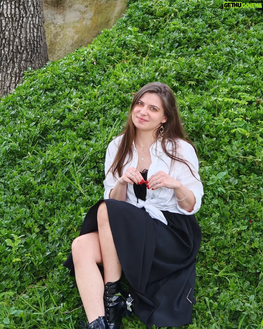Daniela Aedo - 3.1K Likes - Me gustan las cosas que no se entienden. 🌳