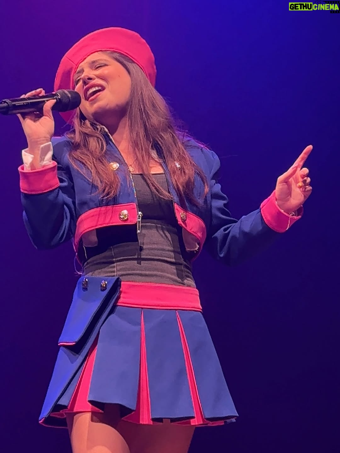 Daniela Aedo - 7.9K Likes - Se hará realidad tu soñar 🎶 photodump quien sabe qué número de Brasil, 🇧🇷 y prepárense porque voy a estar insoportable. Pero antes, quiero agradecerle a @spolenciano por este increíble diseño y a mi querido @soyalanduarte por la idea original. La verdad nunca creí que me atrevería a ser Dulce María un rato, pero bueno. Lo que pasa en São Paulo, se queda en São Paulo. 💛💚 Recuerden que es lunes de preguntas