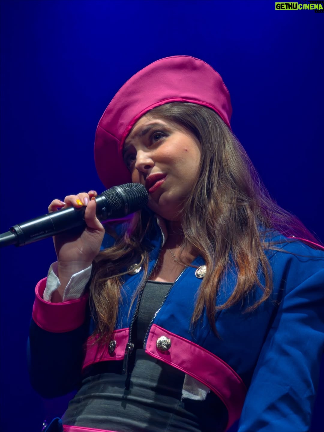 Daniela Aedo - 7.9K Likes - Se hará realidad tu soñar 🎶 photodump quien sabe qué número de Brasil, 🇧🇷 y prepárense porque voy a estar insoportable. Pero antes, quiero agradecerle a @spolenciano por este increíble diseño y a mi querido @soyalanduarte por la idea original. La verdad nunca creí que me atrevería a ser Dulce María un rato, pero bueno. Lo que pasa en São Paulo, se queda en São Paulo. 💛💚 Recuerden que es lunes de preguntas