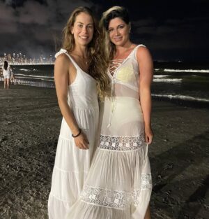 Danielle Souza Instagram - Nosso ano maravilhoso com tudo de mais importante para mim, minha família e amigos maravilhosos! Que esse ano seja diferente, de todos os problemas que tive ano passado! Que Deus abençoe todos vcs! ❤️❤️
