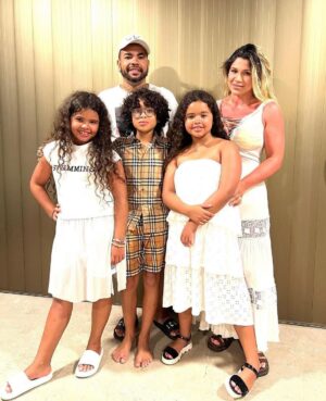 Danielle Souza Instagram - Feliz Ano Novo meus amores!!!! Que 2023 seja um ano incrível pra todos nós! 🙏🏻✨🤍