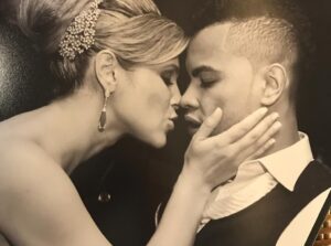 Danielle Souza Instagram - Meu amor, hoje é o NOSSO DIA.
12 anos e esses foram com certeza os melhores da minha vida. Você é minha escolha todos os dias, minha rocha, meu porto seguro.
Tenho tanto orgulho do homem incrível que você é, sempre se dedicando por nós, mesmo estando longe.
“Assim não são mais dois, mas uma só carne. Portanto, o que Deus uniu, ninguém o separe” (Mateus 19:6).
Sei que todo sacrifício de estamos longe valerá a pena. Te amo imensamente e agradeço a Deus por nossa linda família e por ter você ao meu lado. 💕