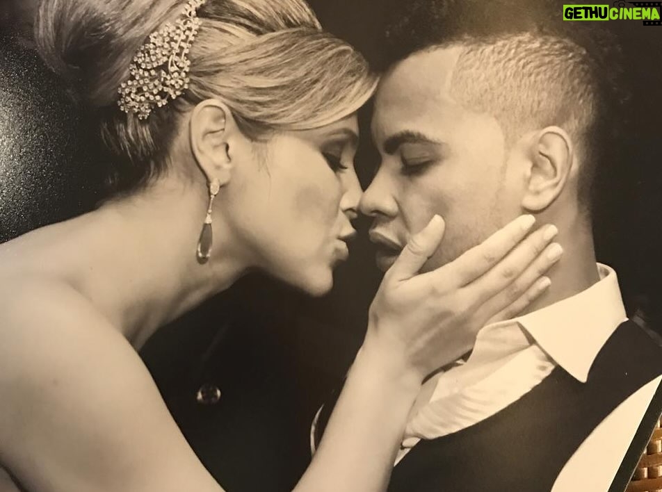 Danielle Souza - 73.7K Likes - Meu amor, hoje é o NOSSO DIA. 

12 anos e esses foram com certeza os melhores da minha vida. Você é minha escolha todos os dias, minha rocha, meu porto seguro. 

Tenho tanto orgulho do homem incrível que você é, sempre se dedicando por nós, mesmo estando longe. 

“Assim não são mais dois, mas uma só carne. Portanto, o que Deus uniu, ninguém o separe” (Mateus 19:6). 

Sei que todo sacrifício de estamos longe valerá a pena. Te amo imensamente e agradeço a Deus por nossa linda família e por ter você ao meu lado. 💕