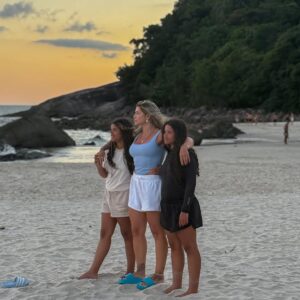 Danielle Souza Instagram - 11 anos das gêmeas mais lindas do mundo!🩷
Sempre tive o sonho de ser mãe de um menino e gêmeas, Deus me concedeu muito mais do que sonhei. As minhas filhas são as meninas mais amorosas, educadas, solícitas, lindas, respeitosas e inteligentes que eu conheço! Eu me orgulho cada dia mais e sempre vou proporcionar o melhor para elas, vou fazer o que estiver e o que não estiver no meu alcance. A mamãe ama vocês do fundo do coração! VIVA SOPHIA E RAFA✨✨✨