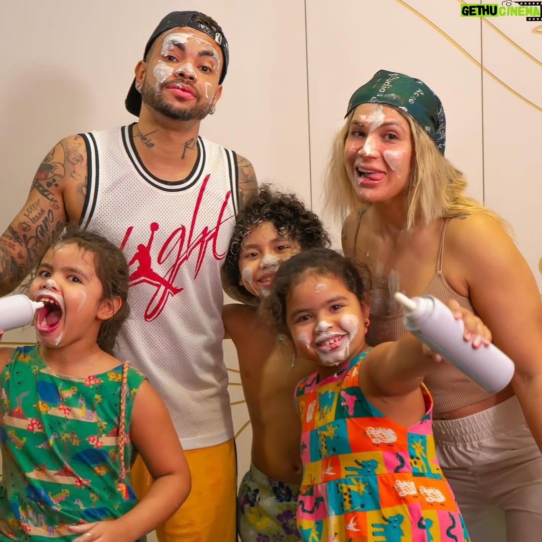 Danielle Souza - 42.7K Likes - 11 anos das gêmeas mais lindas do mundo!🩷
Sempre tive o sonho de ser mãe de um menino e gêmeas, Deus me concedeu muito mais do que sonhei. As minhas filhas são as meninas mais amorosas, educadas, solícitas, lindas, respeitosas e inteligentes que eu conheço! Eu me orgulho cada dia mais e sempre vou proporcionar o melhor para elas, vou fazer o que estiver e o que não estiver no meu alcance. A mamãe ama vocês do fundo do coração! VIVA SOPHIA E RAFA✨✨✨